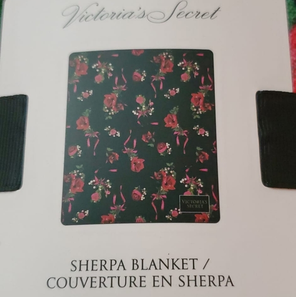 Victoria's Secret Red Roses Sherpa Throw Blanket - Picture 3 of 6